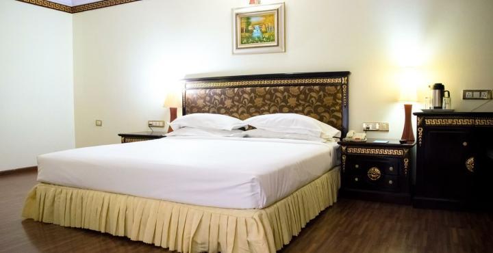 The Shelton Grand Hotel Bangalore Exteriör bild