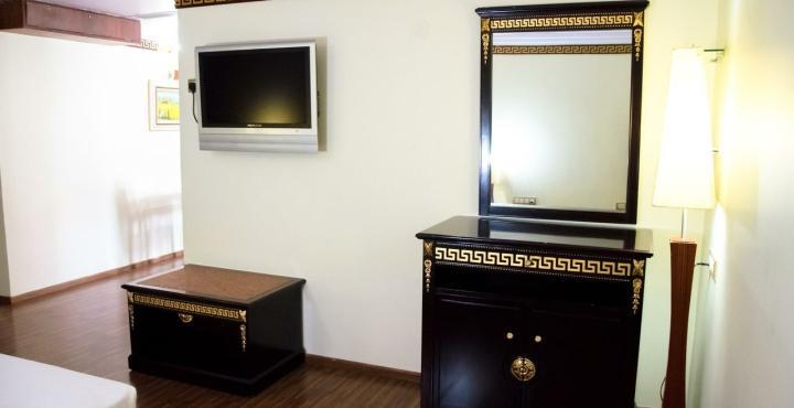 The Shelton Grand Hotel Bangalore Exteriör bild