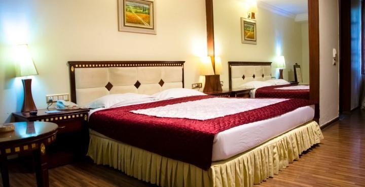The Shelton Grand Hotel Bangalore Exteriör bild
