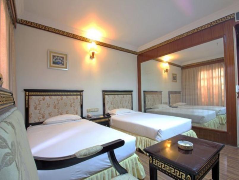 The Shelton Grand Hotel Bangalore Exteriör bild