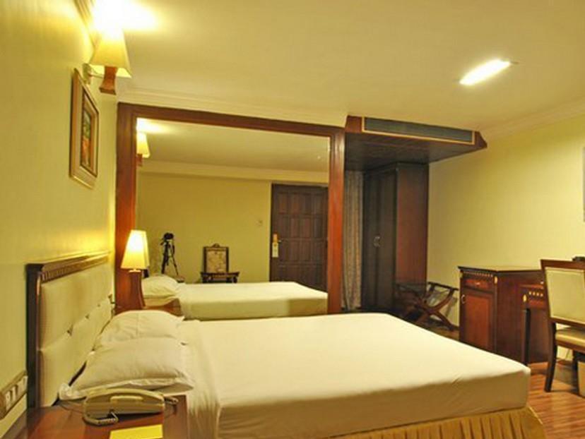 The Shelton Grand Hotel Bangalore Exteriör bild