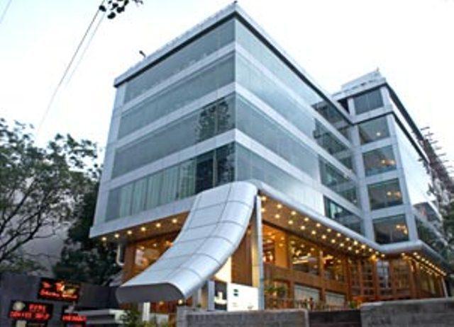 The Shelton Grand Hotel Bangalore Exteriör bild
